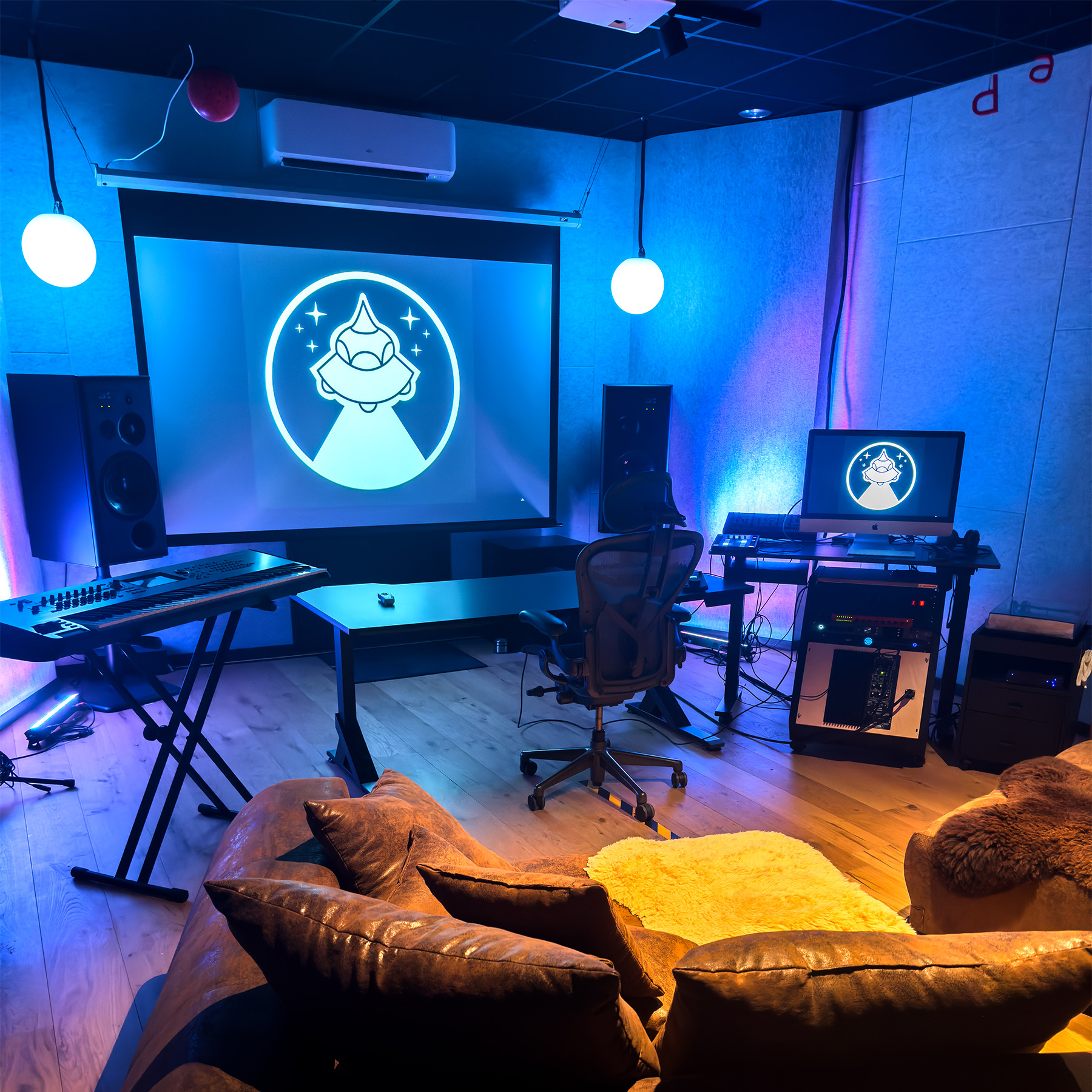Londam Studio where Plugin Music Workshop - Techno track feedback will take place